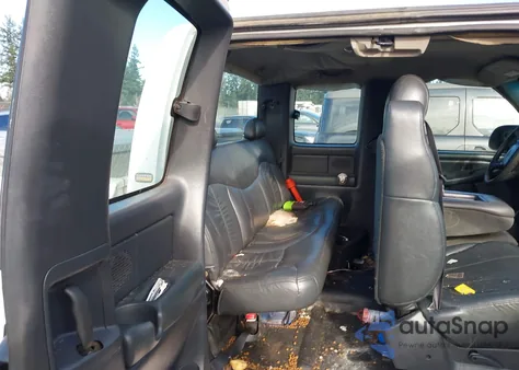 2000 Chevrolet Silverado 1500 z USA, uszkodzony, nr VIN 1GCEC19V6YZ145049